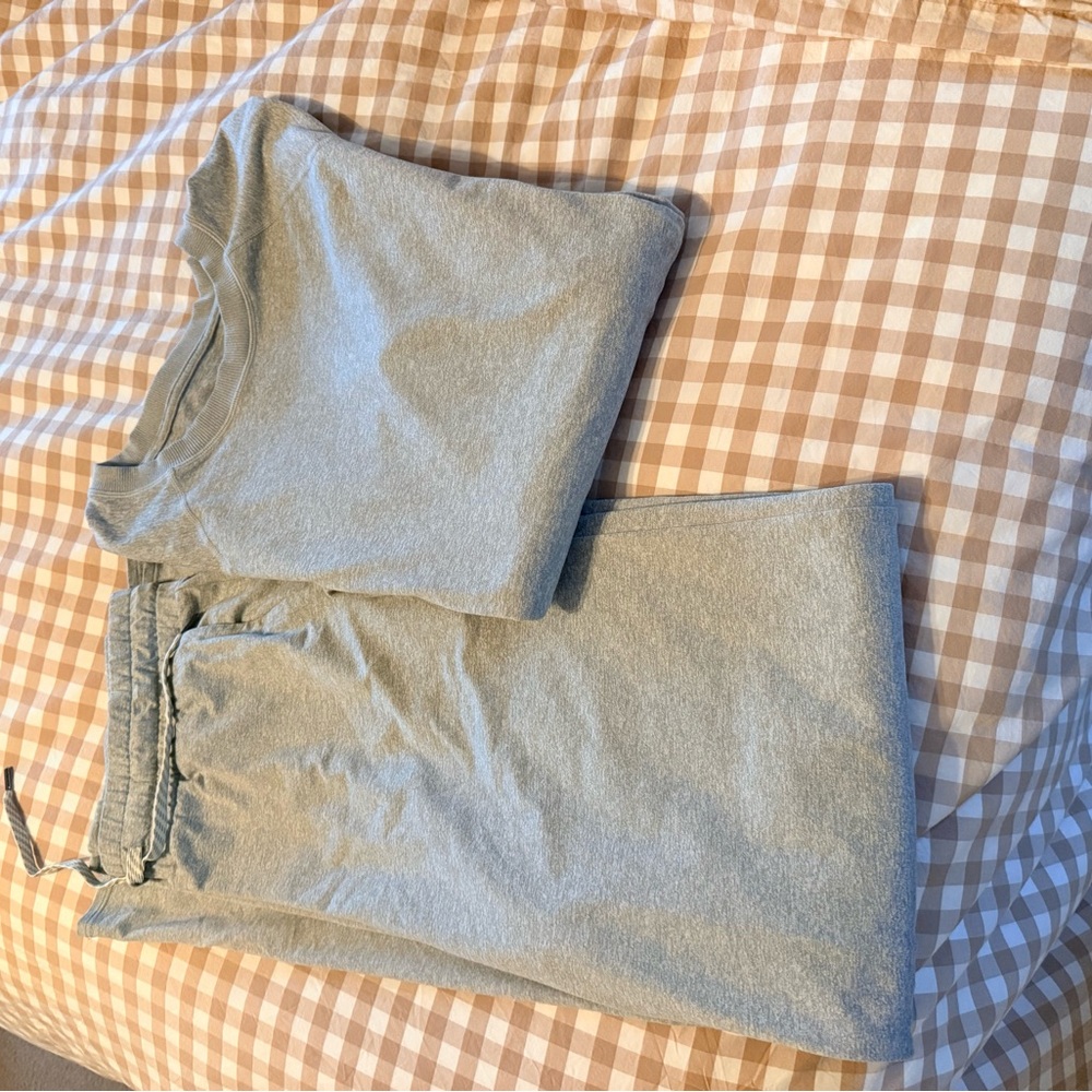 Vuori Gray halo long sleeve and wide leg pants